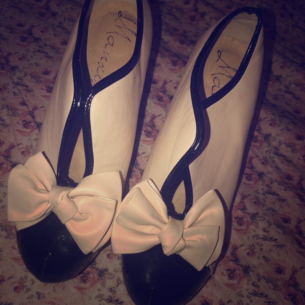 Beautiful heels with Bow